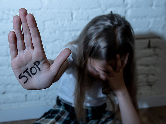 App und Online-Portal klären über sexualisierte Gewalt unter Jugendlichen auf