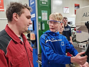 Teamwork und Praxisnähe - beim Hightech-live! sammeln die Teilnehmer*innen viele Erfahrungen.